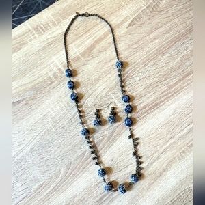 🧡3/$15 EUC CHICO'S Blue and Silver Necklace Set.